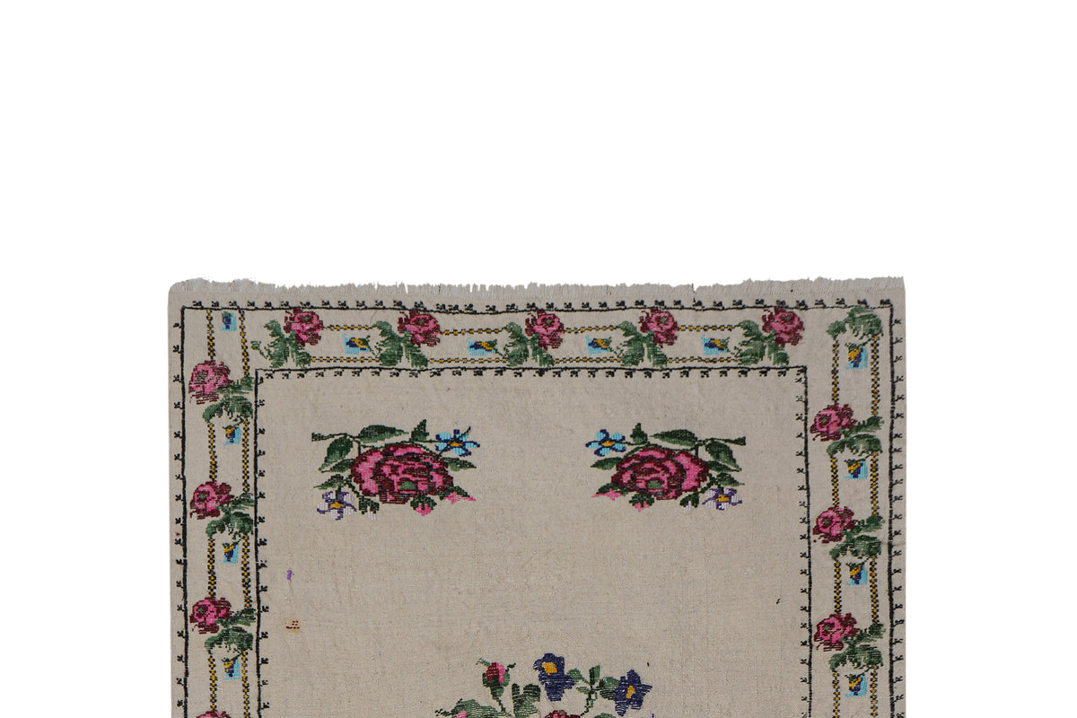 Vintage Kilim 94 x 134 cm