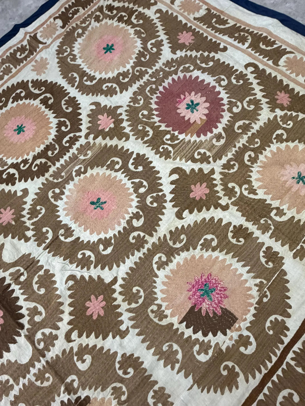 El İşlemesi Suzani Duvar Örtüsü 220 x 360 cm