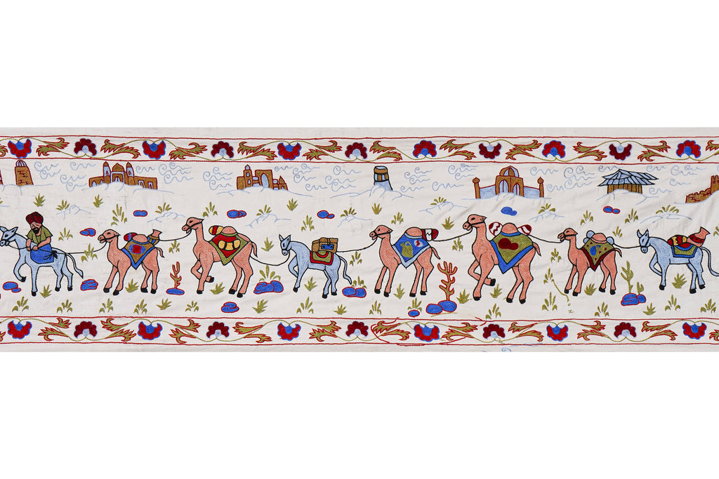 El İşlemesi Suzani Duvar Örtüsü 50 x 186 cm