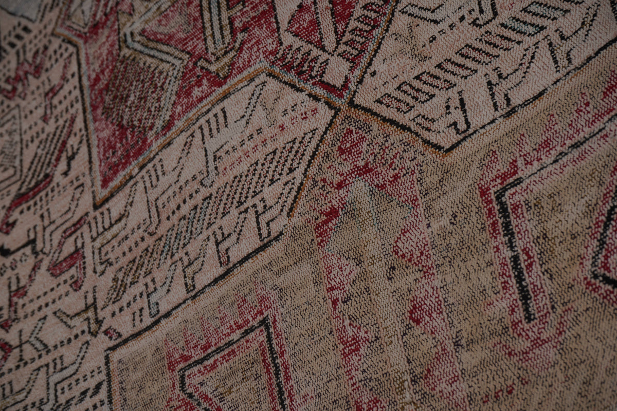 Vintage Sumak Kilim 123 x 183 cm