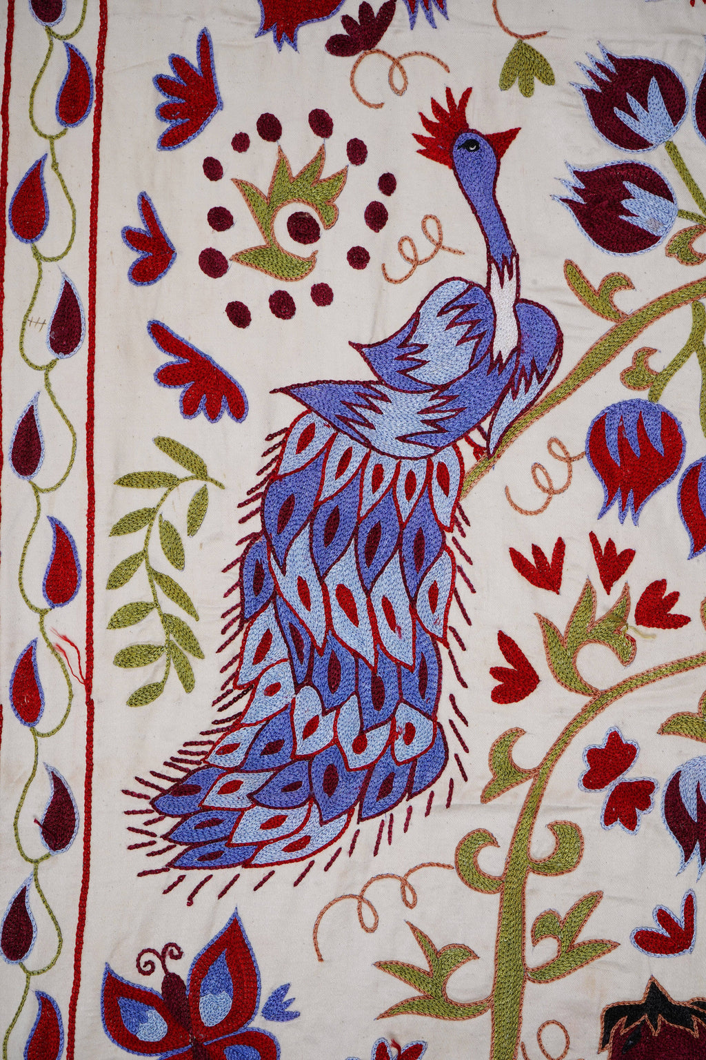 Tavus Kuşu Desenli Suzani Duvar Örtüsü 108 x 184 cm
