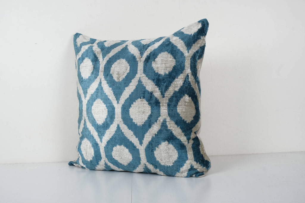 İpek Ikat Kadife Kırlent Kılıfı 58 x 58 cm
