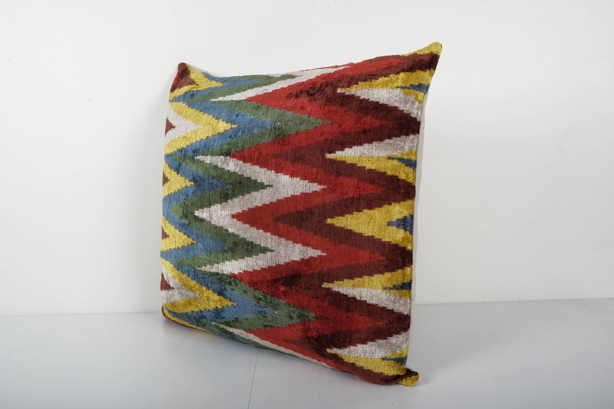 İpek Ikat Kadife Kırlent Kılıfı 65 x 65 cm