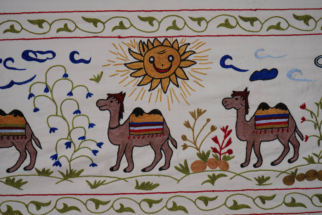Deve Desenli Suzani Duvar Örtüsü 52 x 190 cm