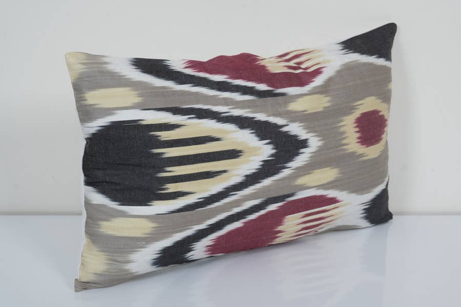 İpek Ikat Kadife Kırlent Kılıfı 30 x 50 cm
