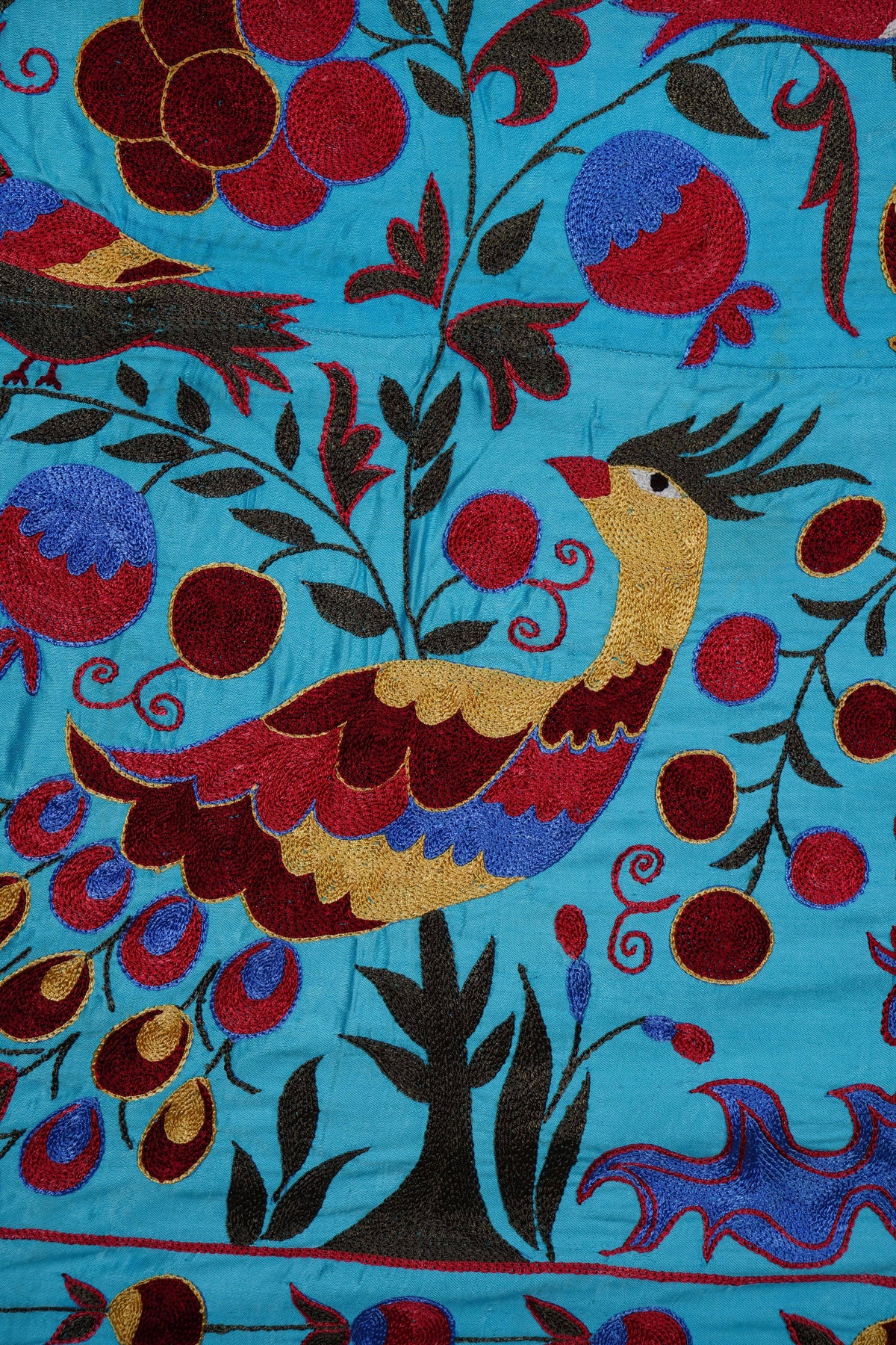 Tavus Kuşu Desenli Suzani Duvar Örtüsü 103 x 183 cm