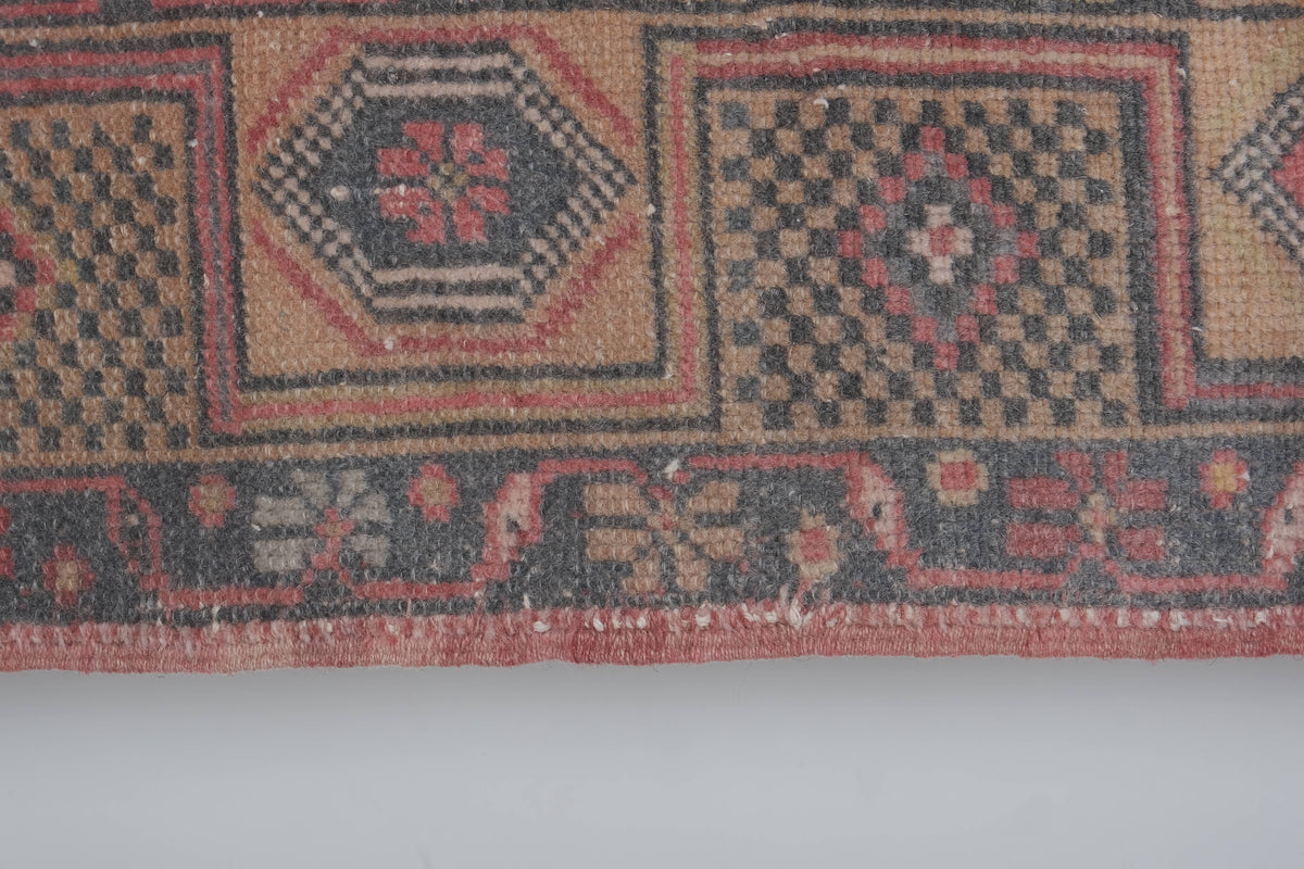 Vintage Uşak Halı 133 x 235 cm