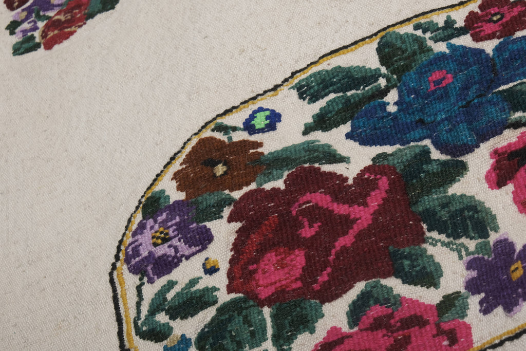 Vintage Kilim 115 x 144 cm