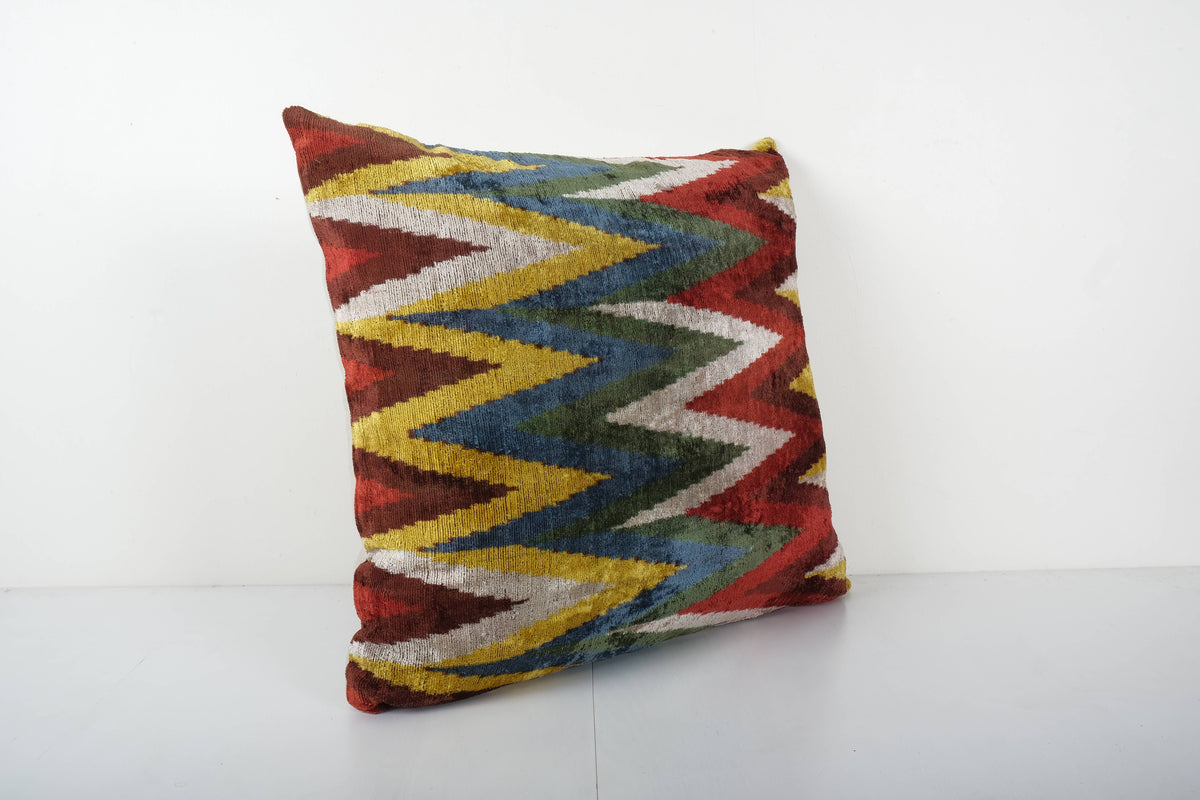 İpek Ikat Kadife Kırlent Kılıfı 65 x 65 cm
