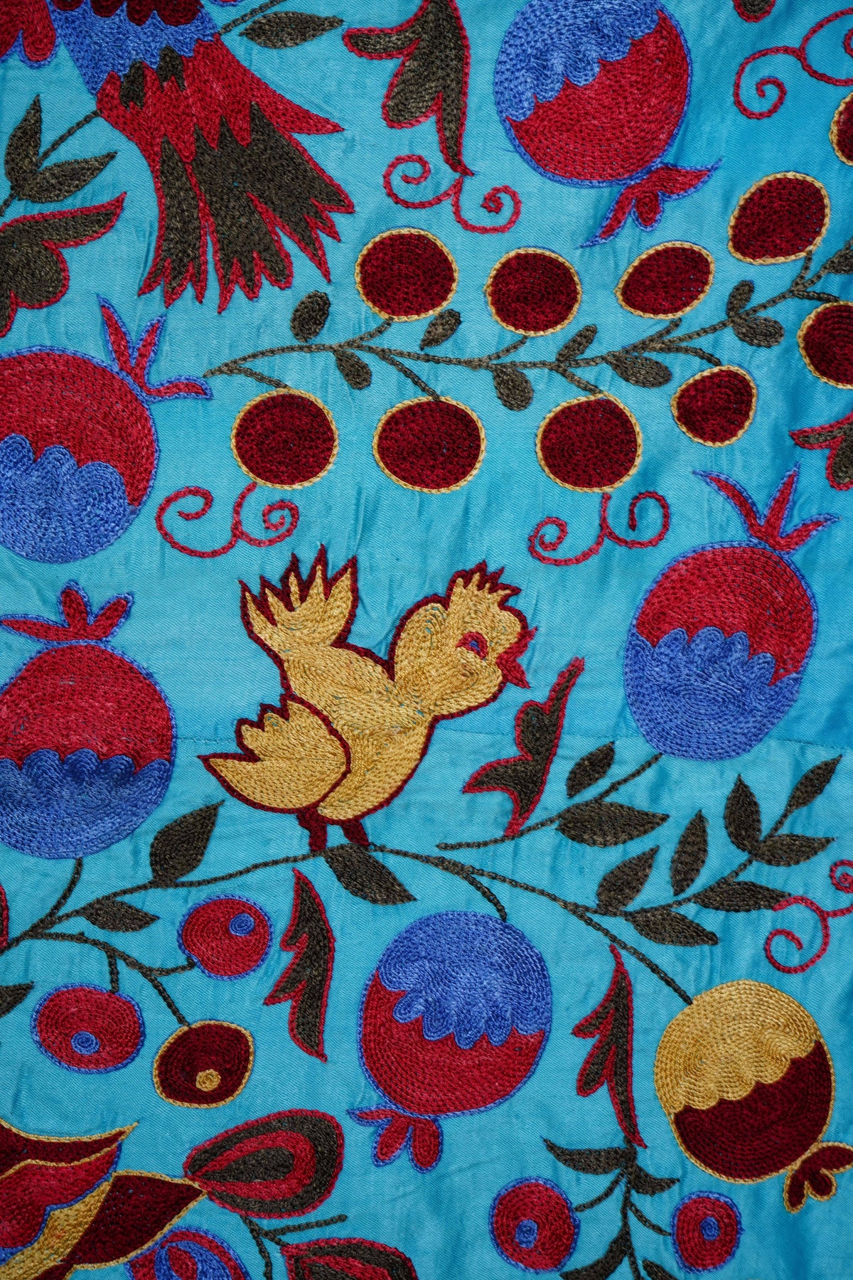 Tavus Kuşu Desenli Suzani Duvar Örtüsü 103 x 183 cm
