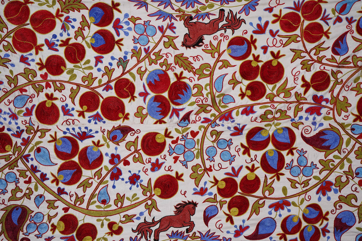 At Desenli Suzani Duvar Örtüsü 98 x 184 cm