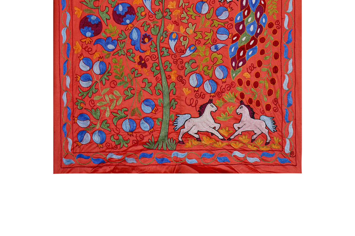 Tavus Kuşu Desenli Suzani Duvar Örtüsü 103 x 185 cm
