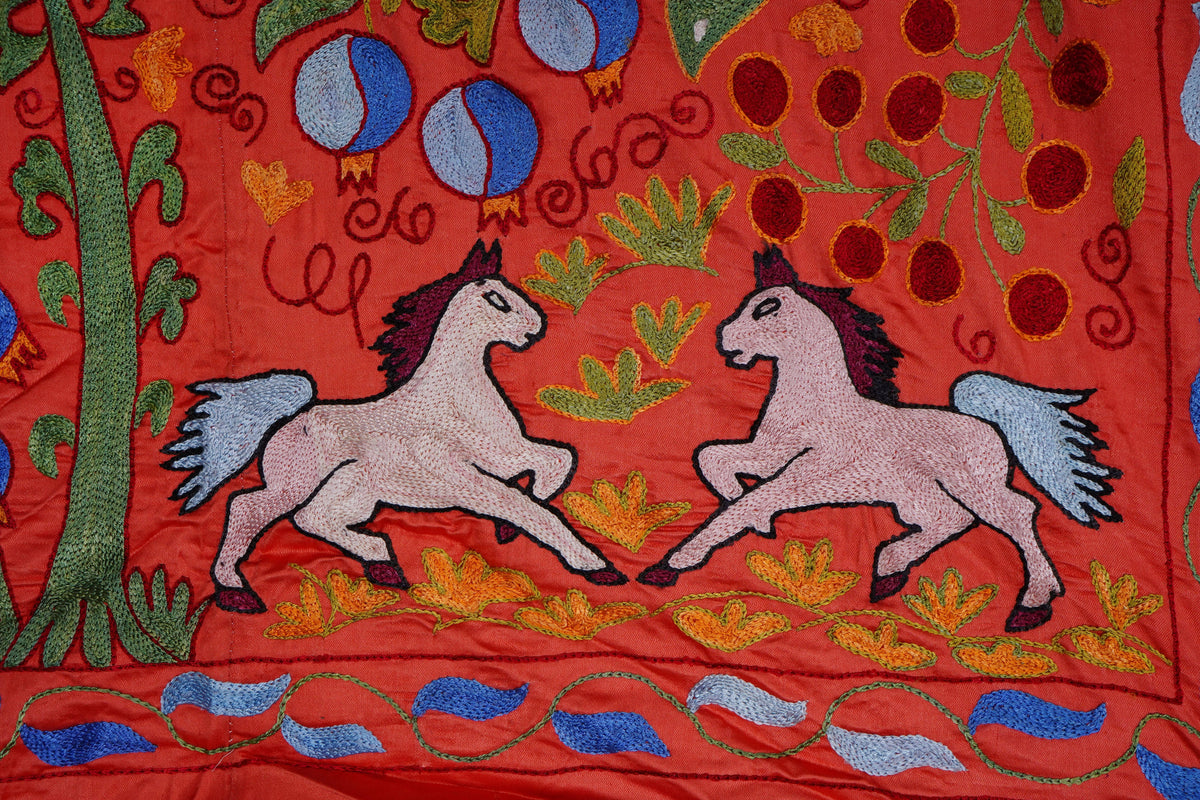Tavus Kuşu Desenli Suzani Duvar Örtüsü 103 x 185 cm