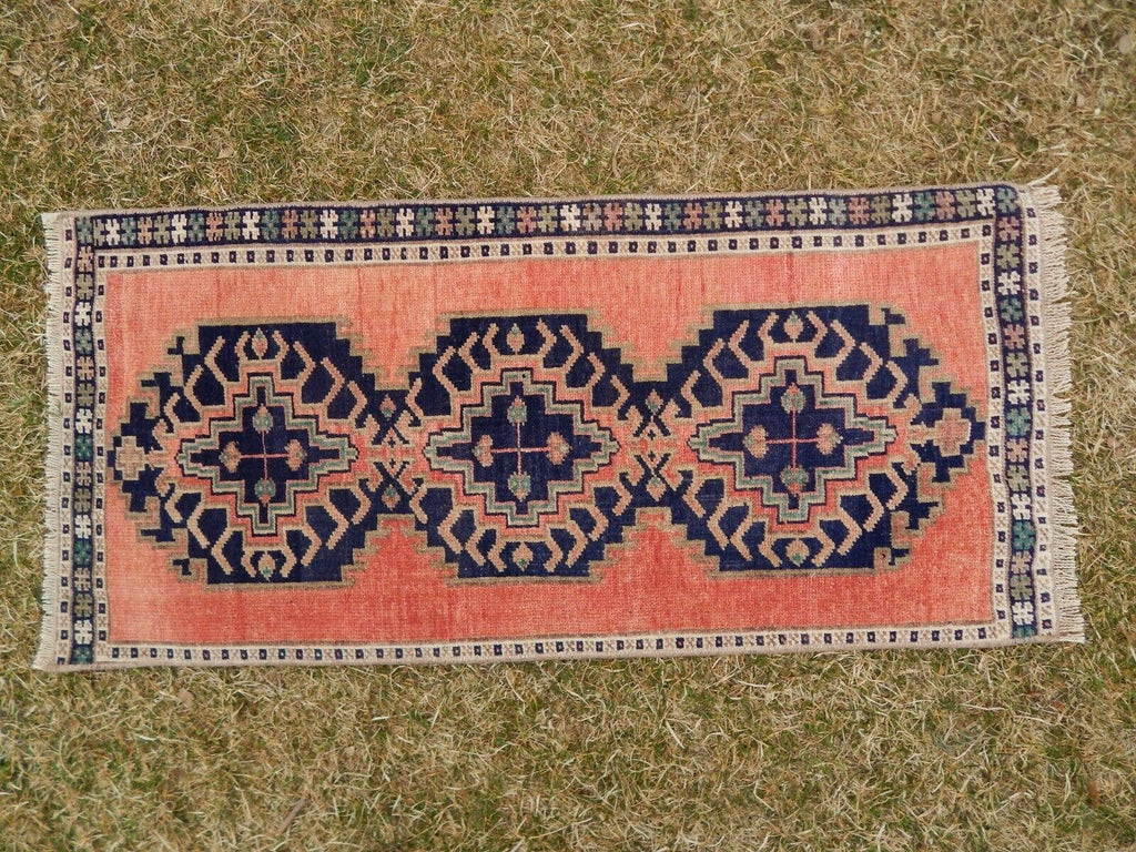 Vintage Uşak Halı 46 x 99 cm