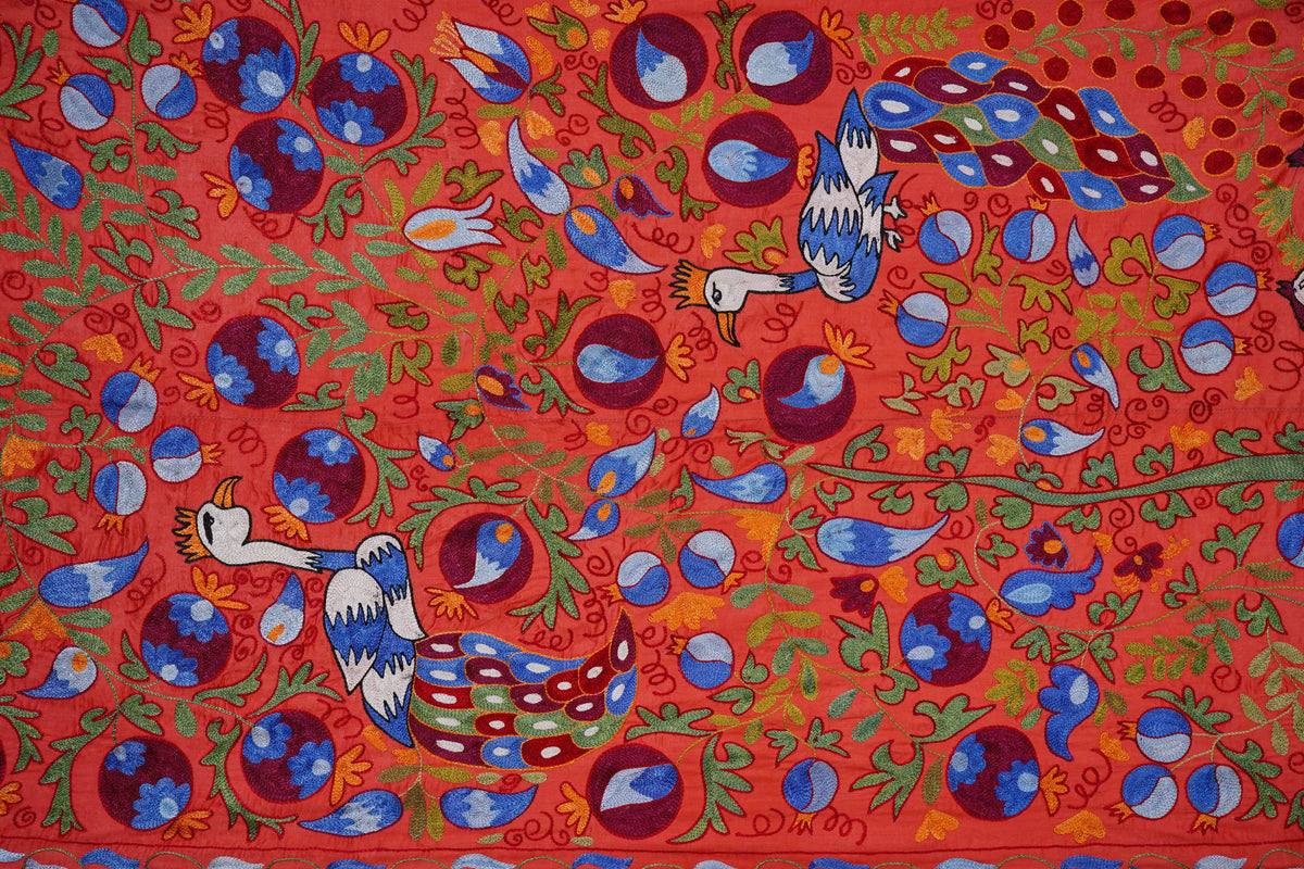 Tavus Kuşu Desenli Suzani Duvar Örtüsü 103 x 185 cm