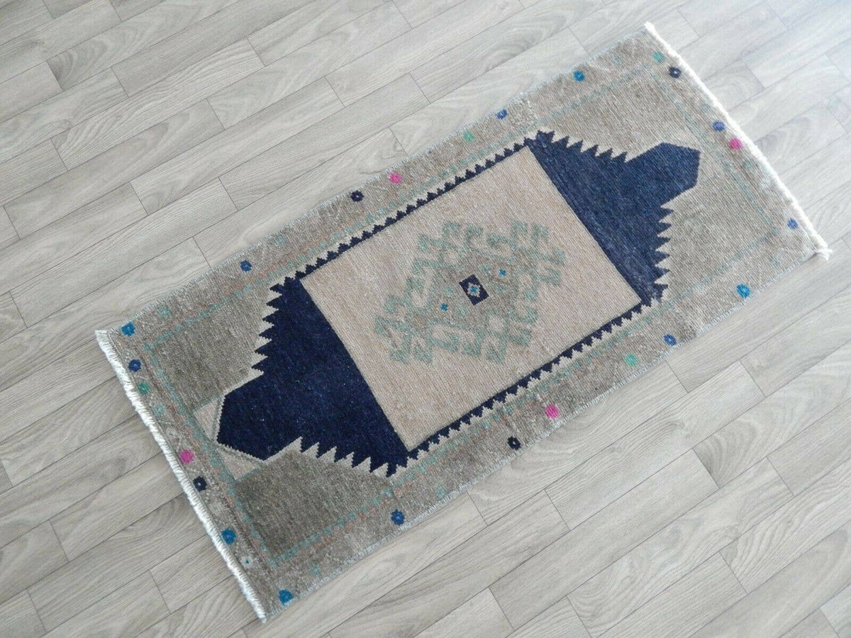 Vintage Uşak Halı 44 x 94 cm