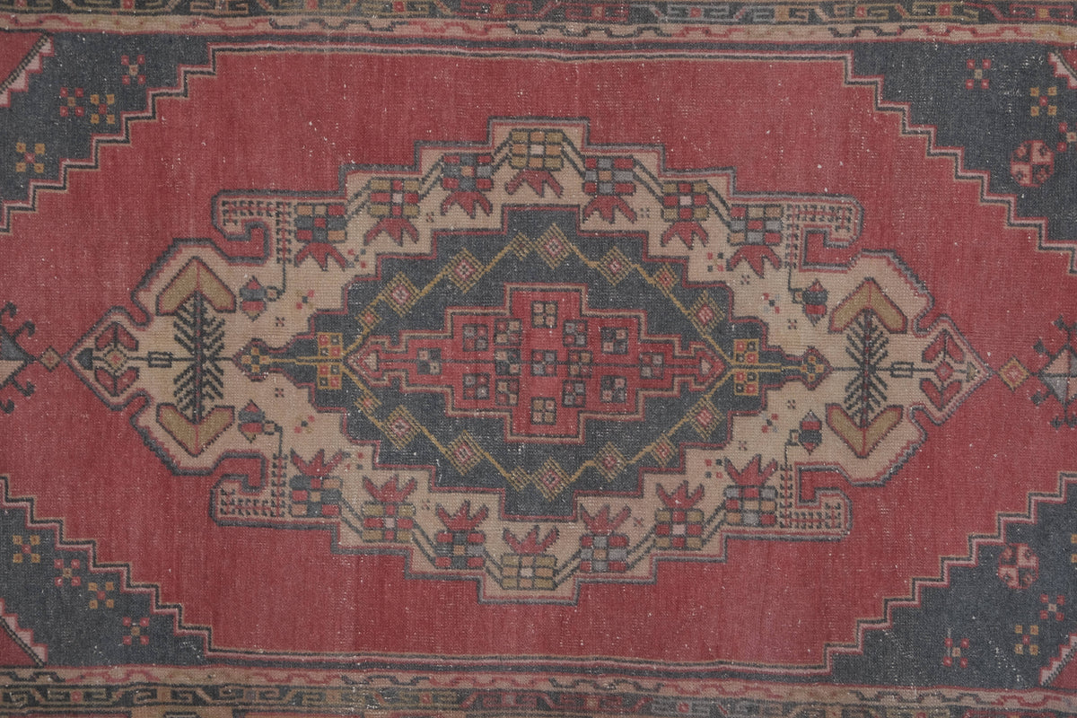 Vintage Uşak Halı 133 x 235 cm