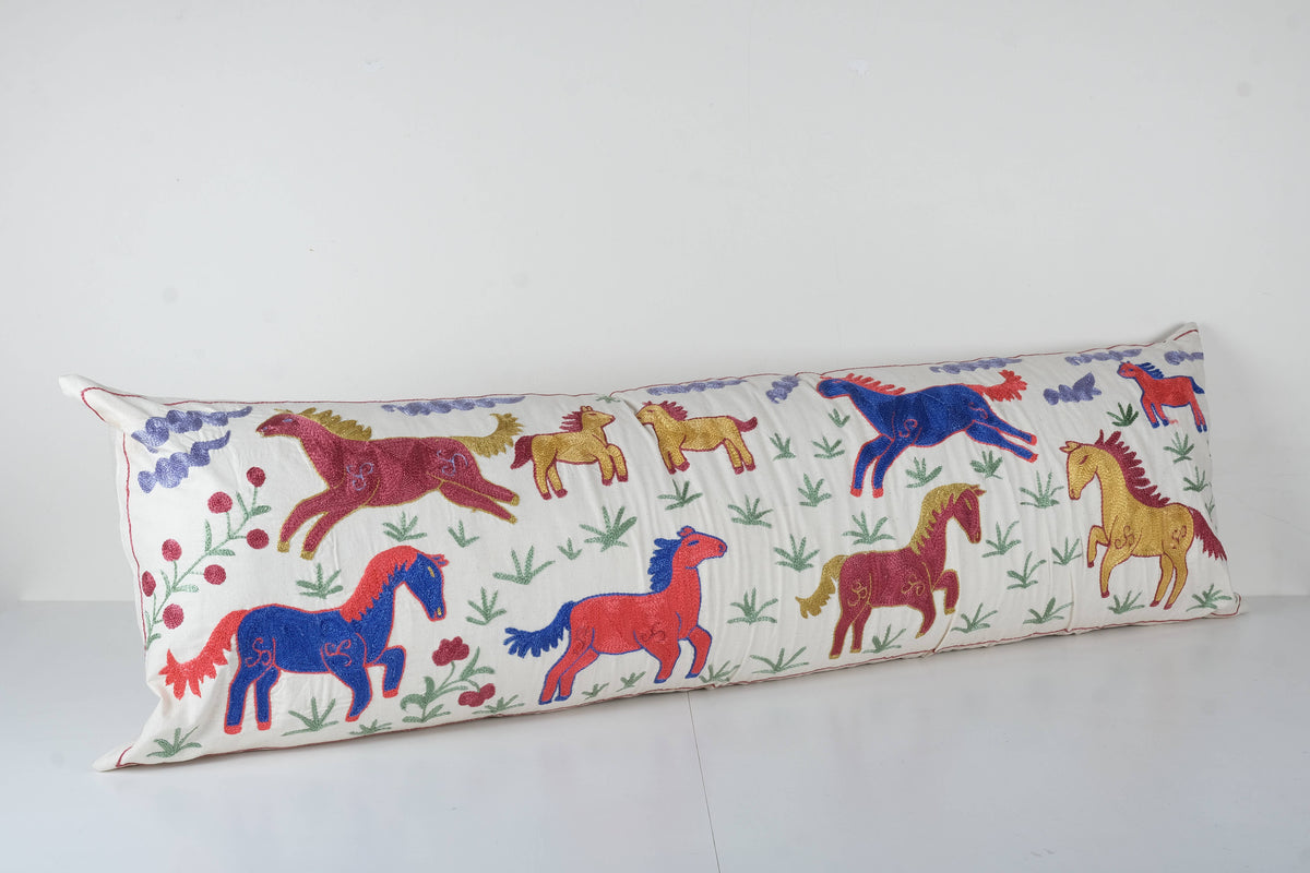 At Desenli Suzani Kırlent Kılıfı 45 x 145 cm