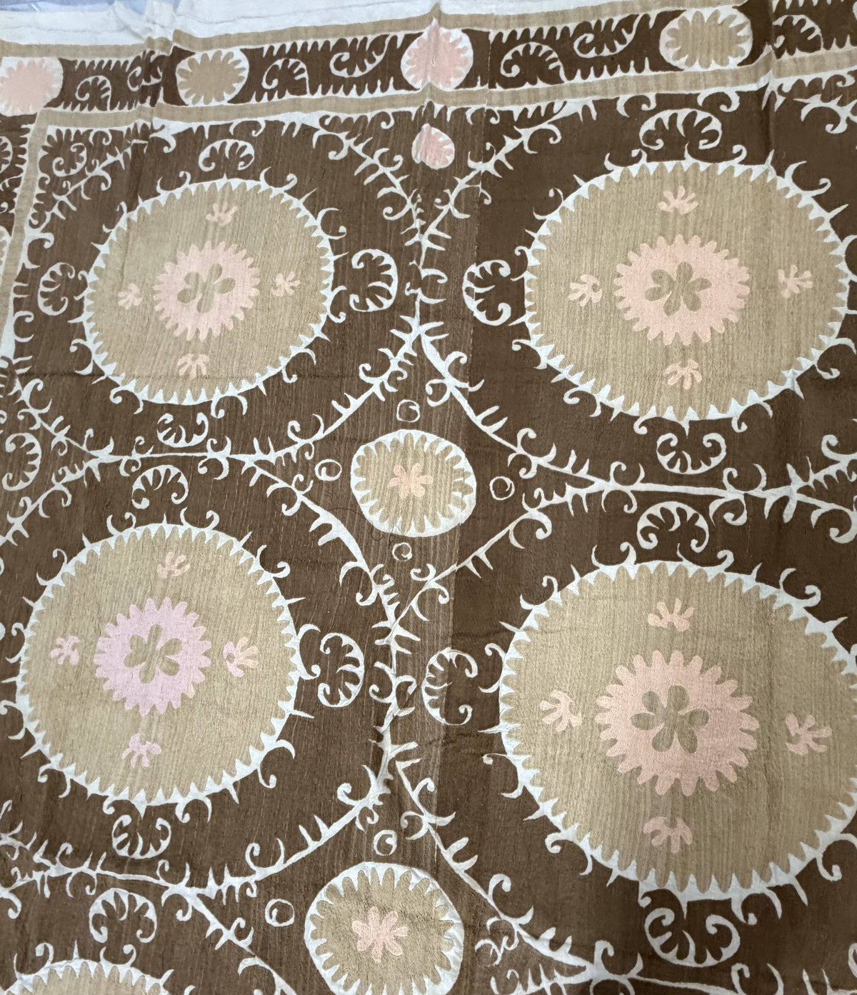 El İşlemesi Suzani Duvar Örtüsü 225 x 370 cm