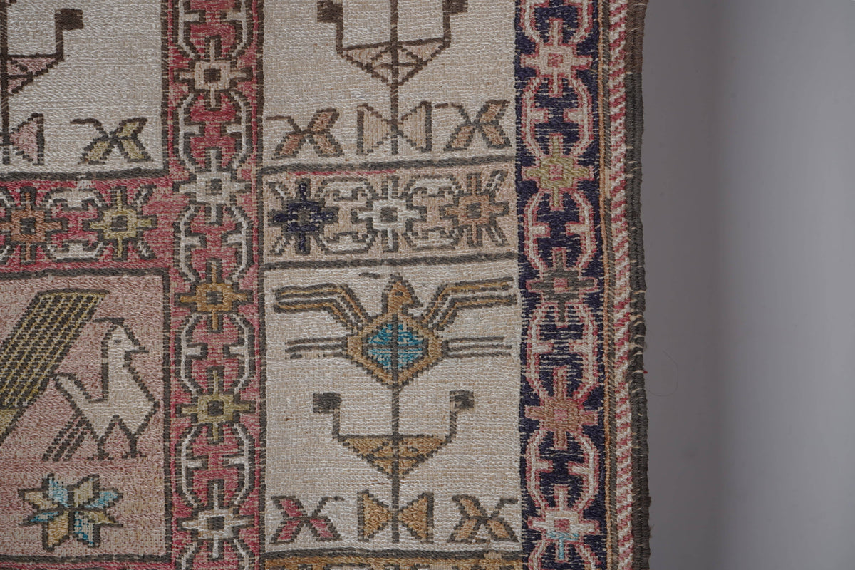 Vintage Sumak Kilim 125 x 177 cm