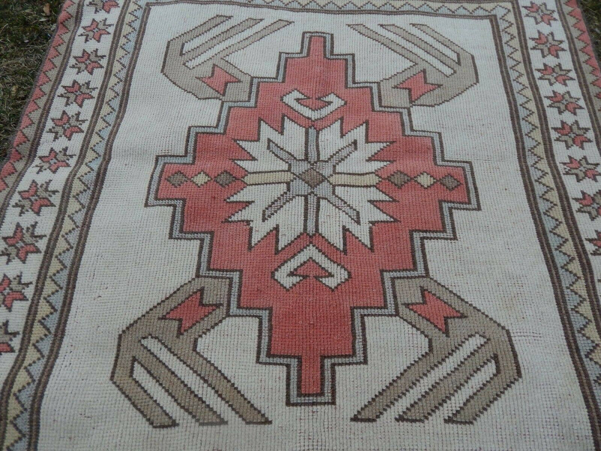 Vintage Kilim 116 x 122 cm