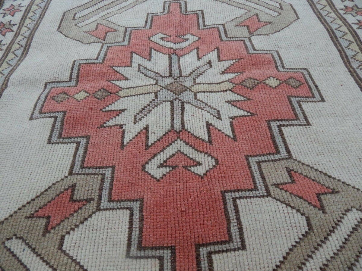 Vintage Kilim 116 x 122 cm