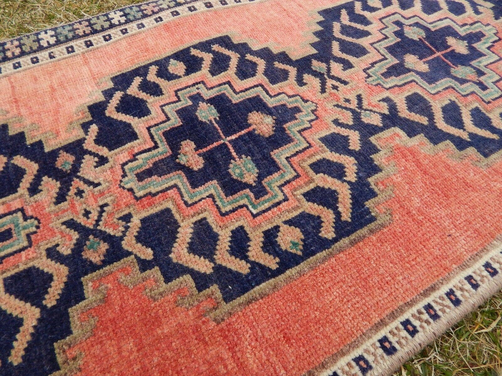 Vintage Uşak Halı 46 x 99 cm