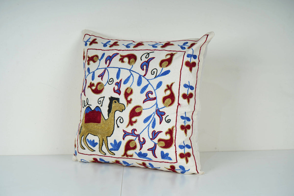 Deve Desenli Suzani Kırlent Kılıfı 46 x 46 cm