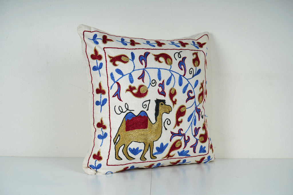 Deve Desenli Suzani Kırlent Kılıfı 46 x 46 cm