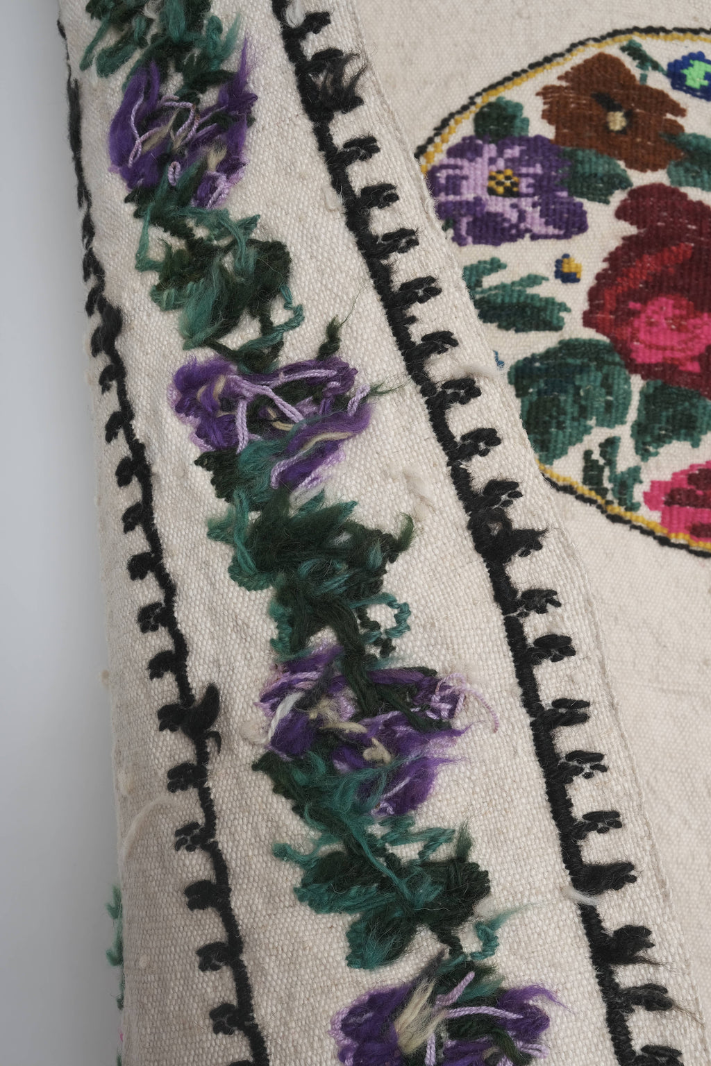 Vintage Kilim 115 x 144 cm