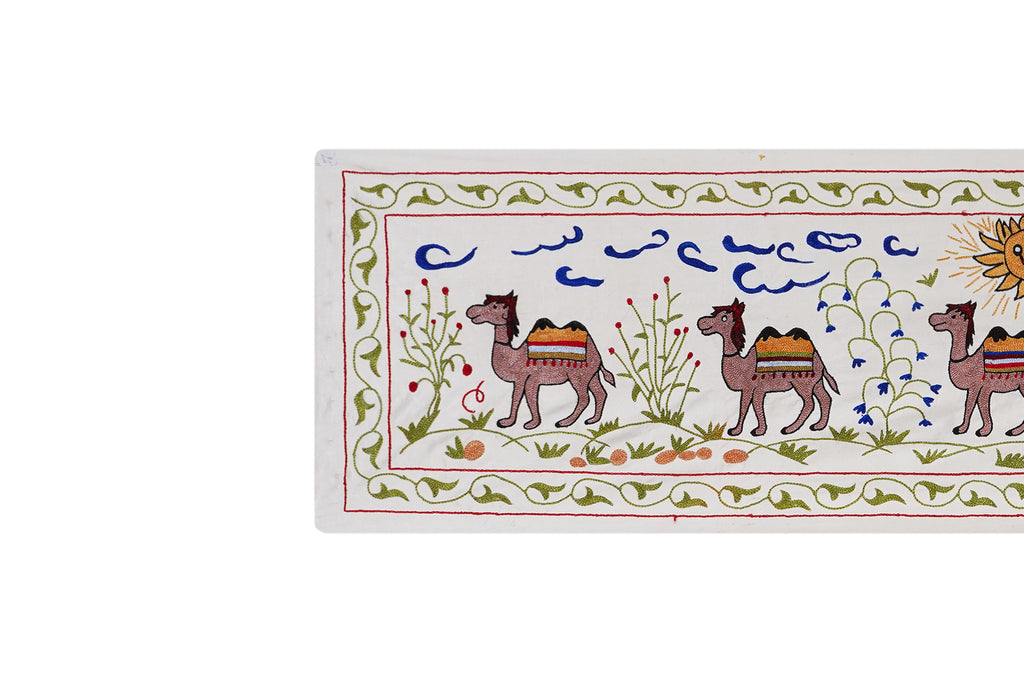 Deve Desenli Suzani Duvar Örtüsü 52 x 190 cm