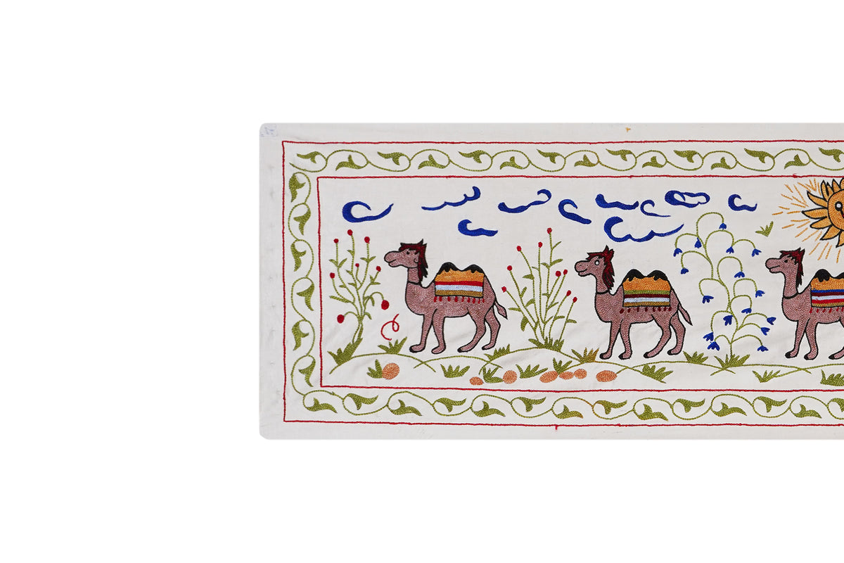 Deve Desenli Suzani Duvar Örtüsü 52 x 190 cm