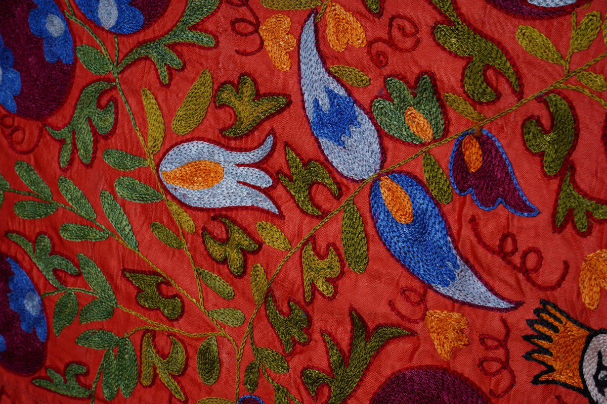 Tavus Kuşu Desenli Suzani Duvar Örtüsü 103 x 185 cm