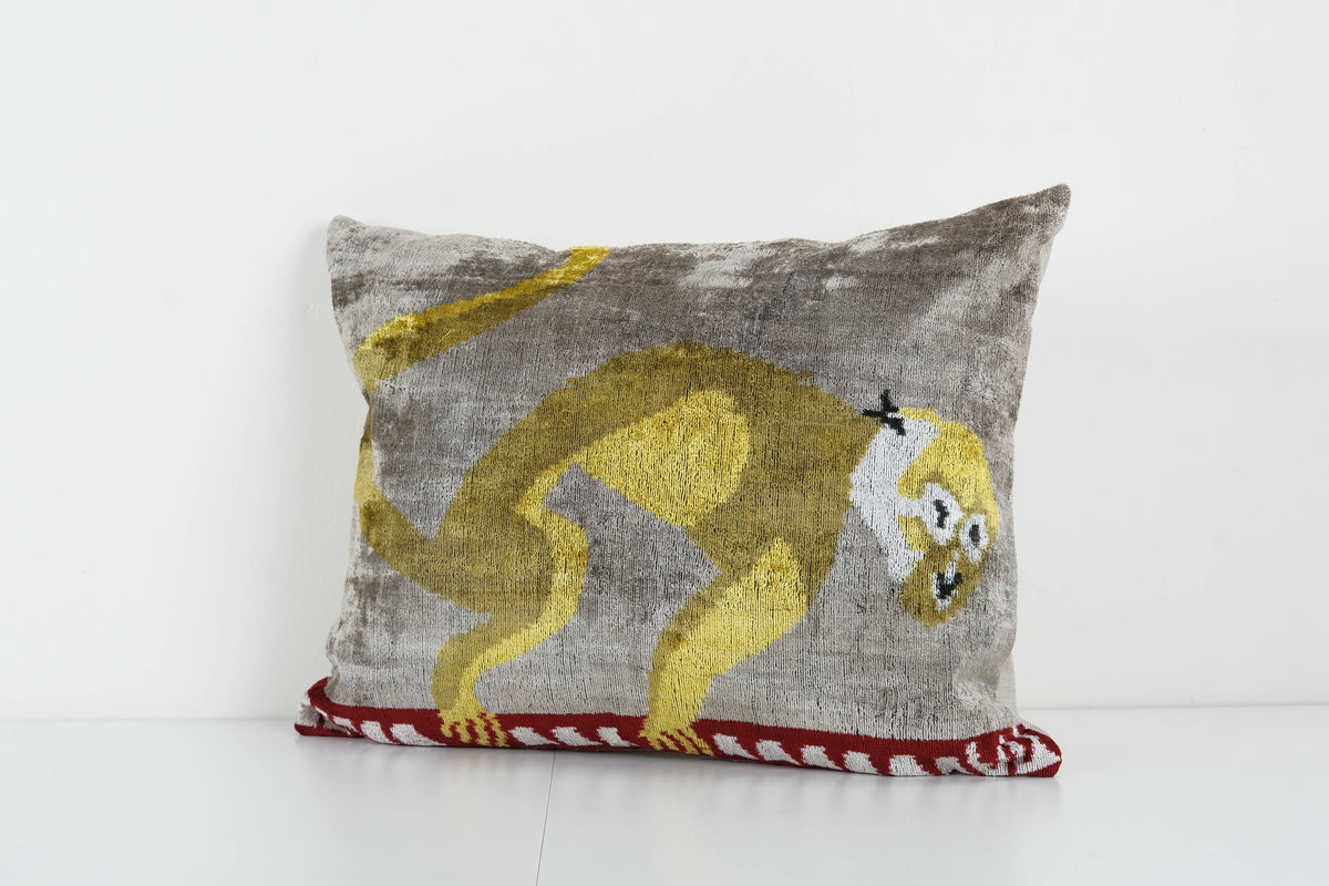 İpek Ikat Kadife Kırlent Kılıfı 42 x 57 cm