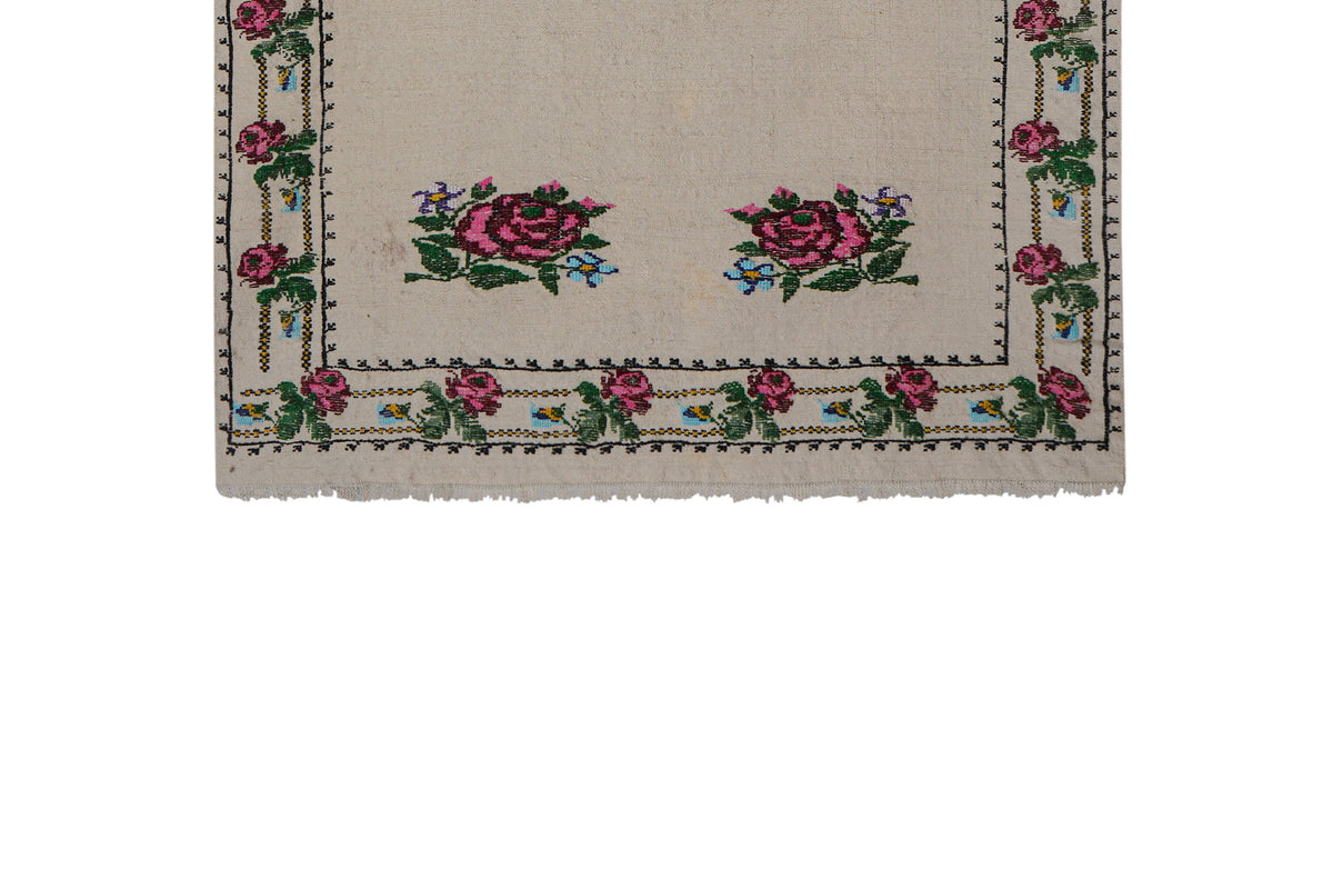 Vintage Kilim 94 x 134 cm