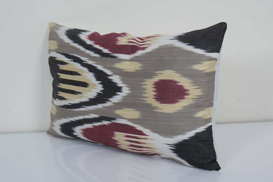 İpek Ikat Kadife Kırlent Kılıfı 30 x 50 cm