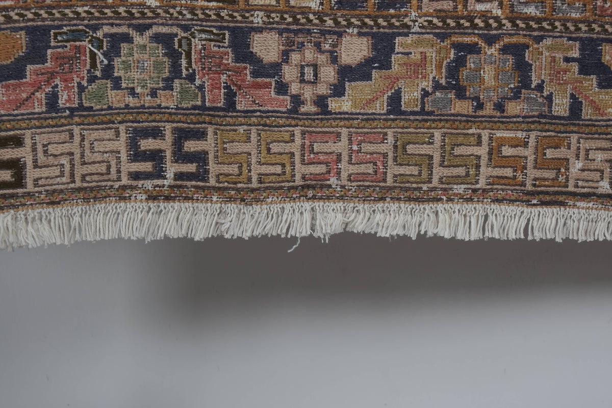 Vintage Sumak Kilim 111 x 204 cm