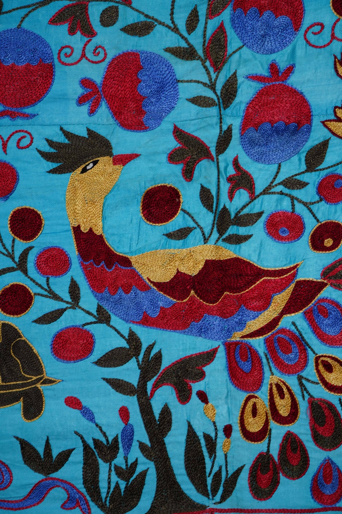 Tavus Kuşu Desenli Suzani Duvar Örtüsü 103 x 183 cm
