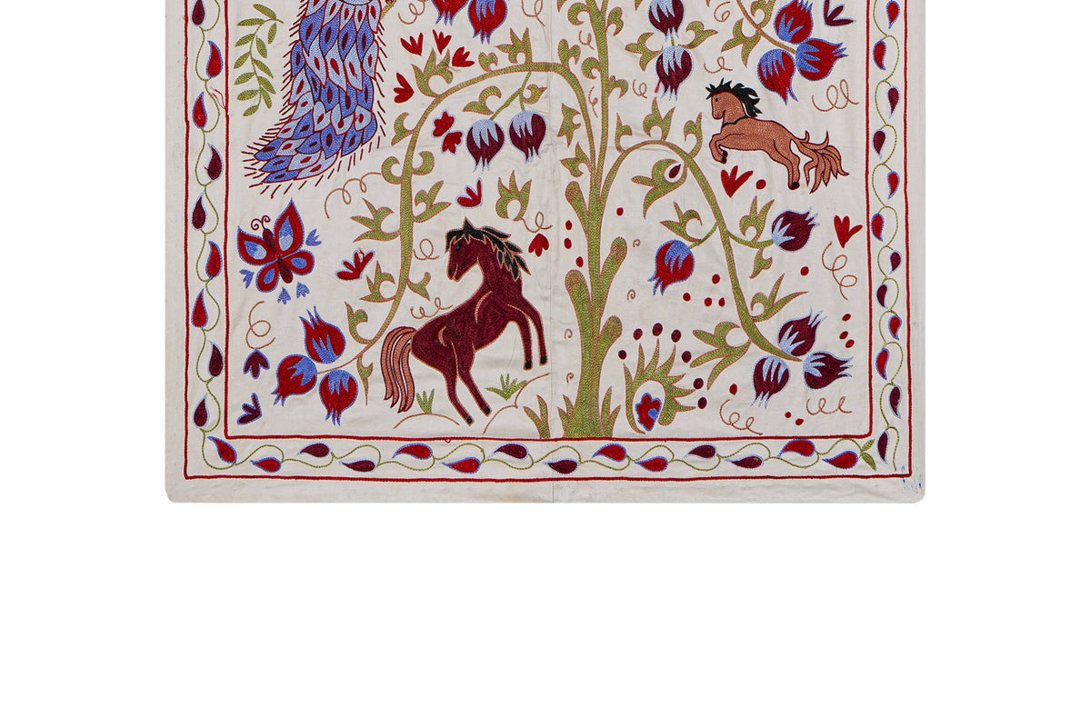 Tavus Kuşu Desenli Suzani Duvar Örtüsü 108 x 184 cm