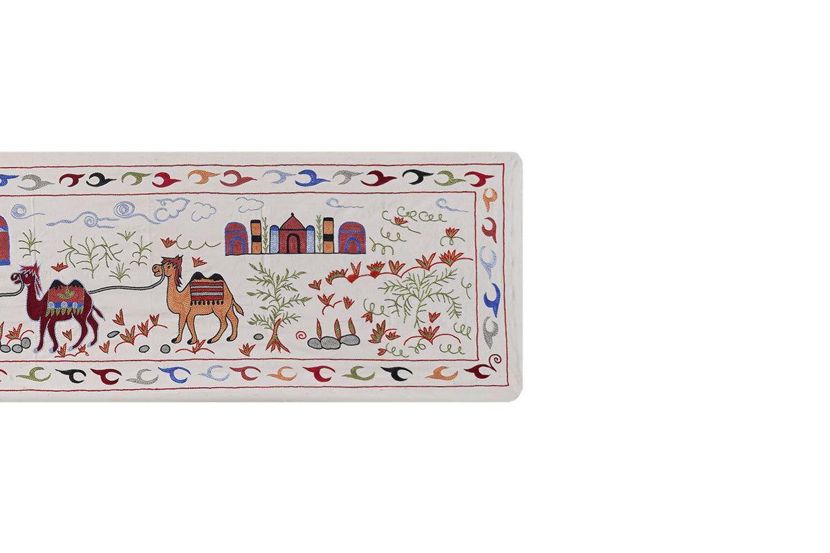 Vintage Deve Desenli El İşlemesi Duvar Örtüsü 51 x 188 cm