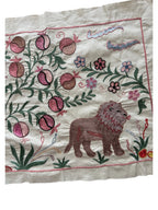 Özbek Aslan Figürlü Suzani Duvar Örtüsü 50 x 141 cm