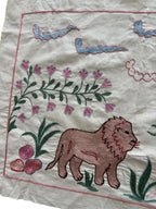 Özbek Aslan Figürlü Suzani Duvar Örtüsü 50 x 141 cm