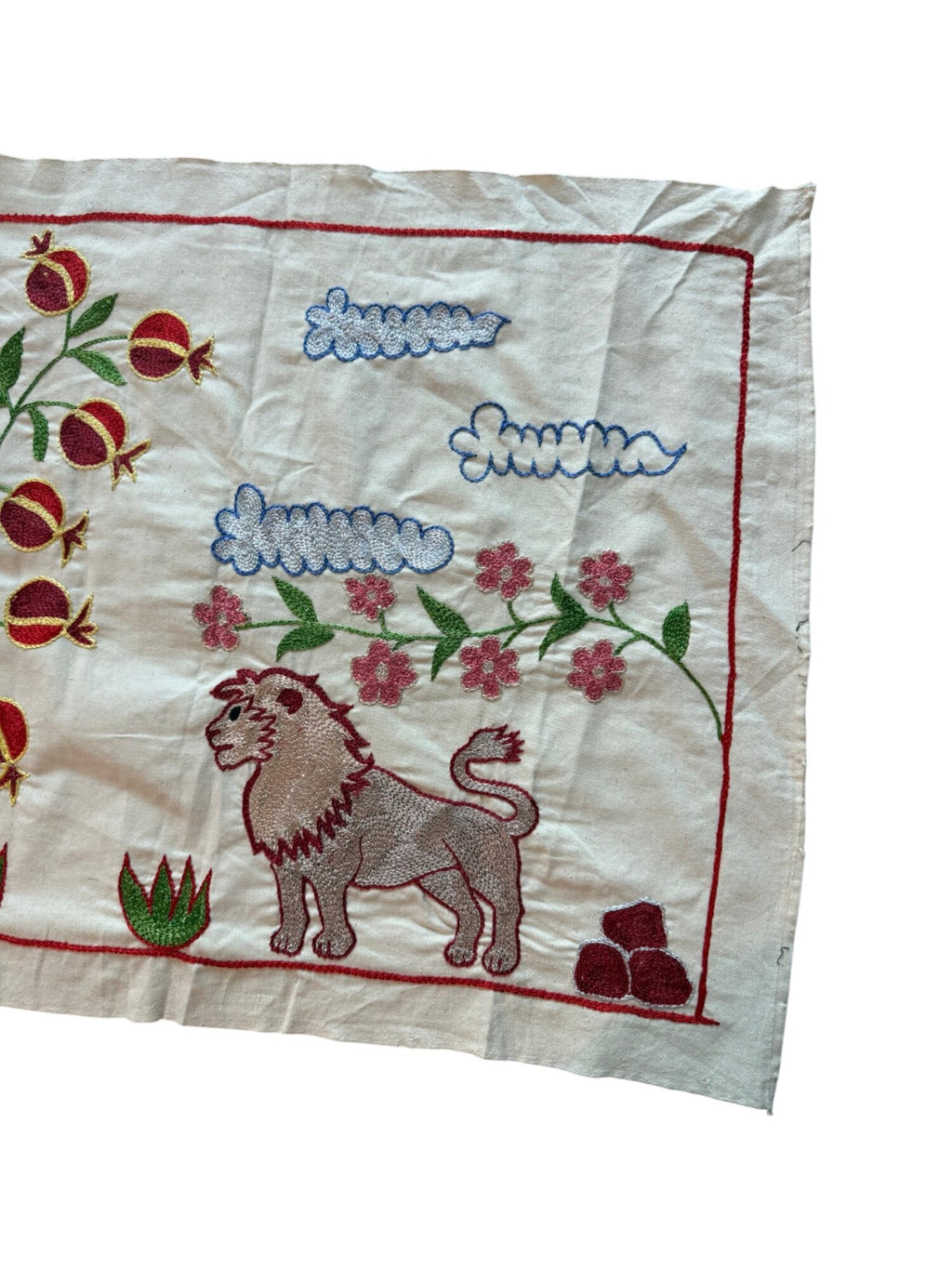 Özbek Aslan Figürlü El İşlemesi Suzani Duvar Örtüsü 50 x 140 cm