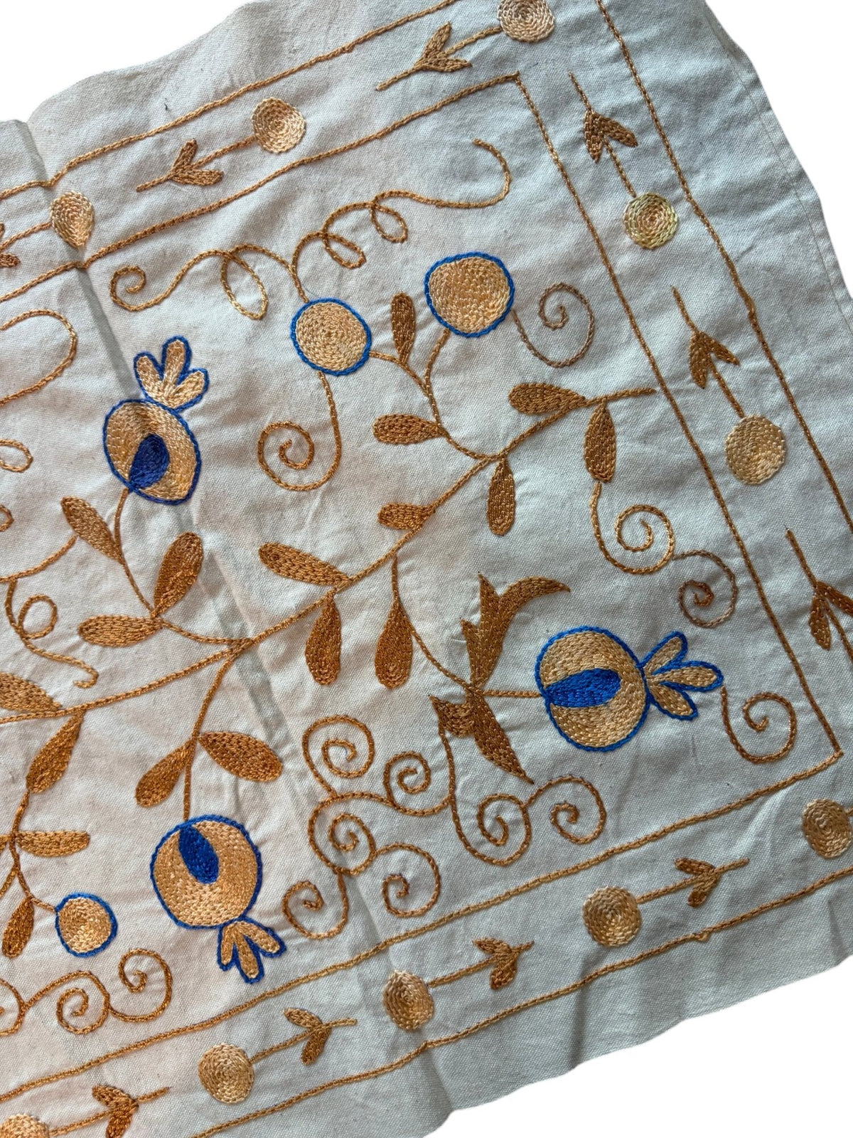 Özbek Çiçek Figürlü El İşlemesi Suzani Duvar Örtüsü 50 x 122 cm