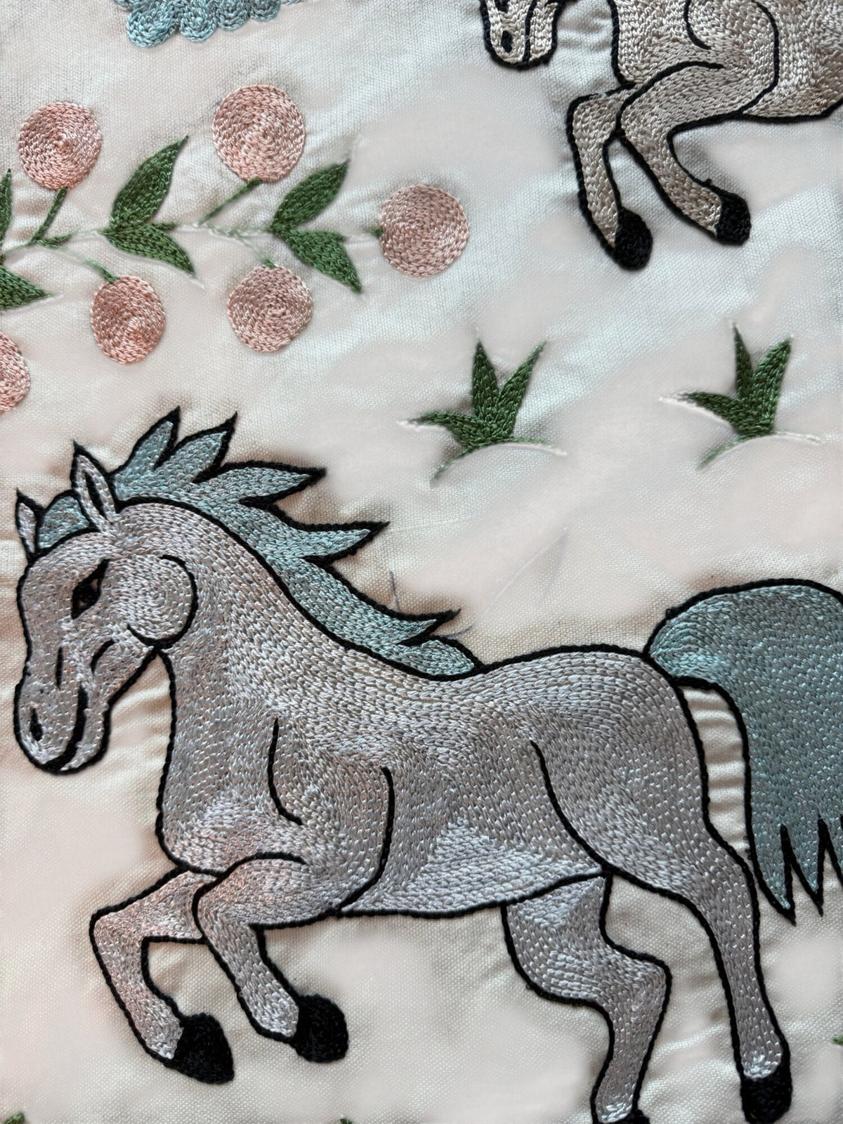 At Desenli İşlemeli Suzani 50 x 140 cm