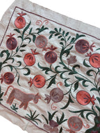 Buhara At Figürlü El İşlemesi Suzani Duvar Örtüsü 50 x 140 cm