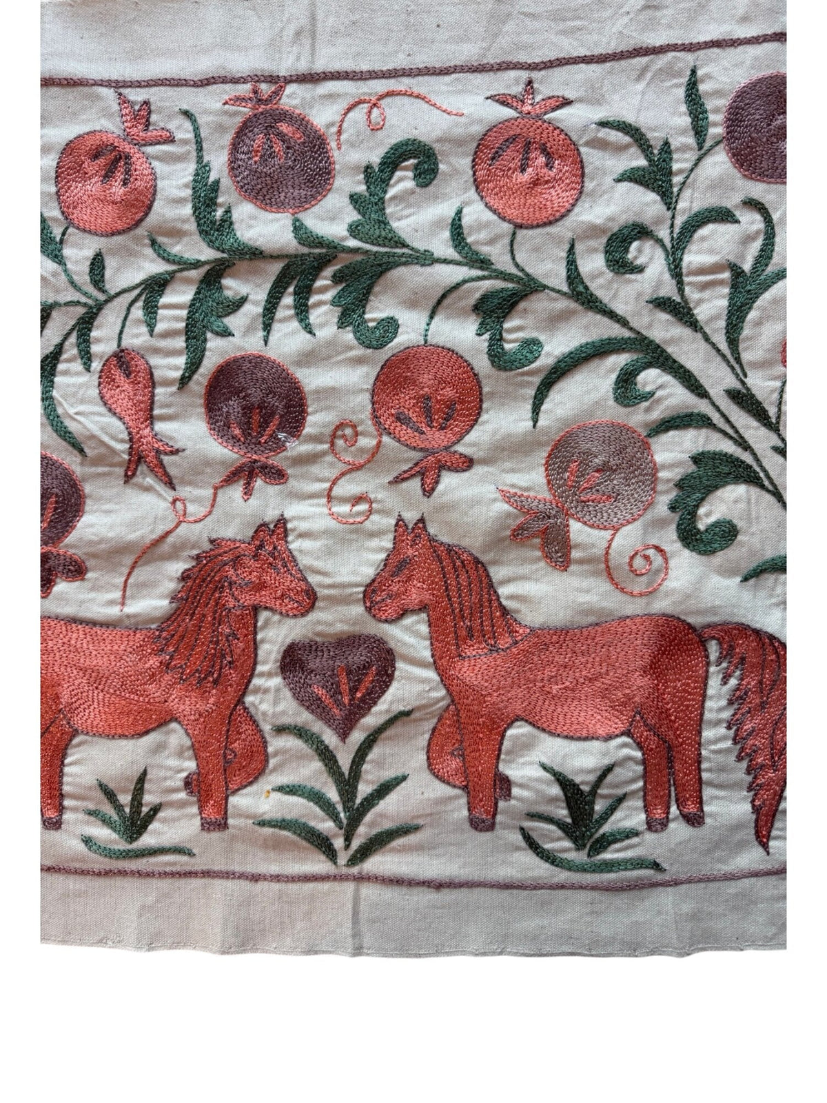 Buhara At Figürlü El İşlemesi Suzani Duvar Örtüsü 50 x 140 cm