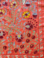 Kırmızı Tavus Kuşu Desenli İşlemeli Suzani Duvar Örtüsü 105 x 185 cm