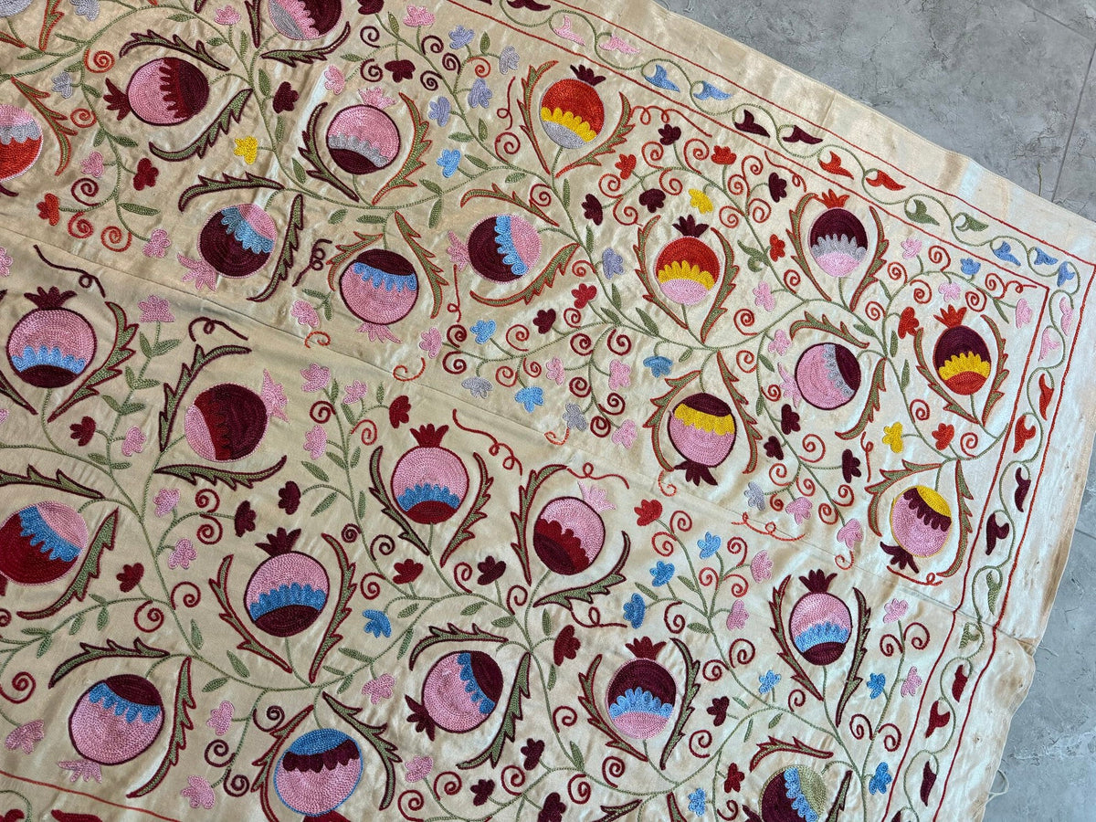 Semerkant Bej Nar Desenli İşlemeli Suzani Duvar Örtüsü 194 x 190 cm