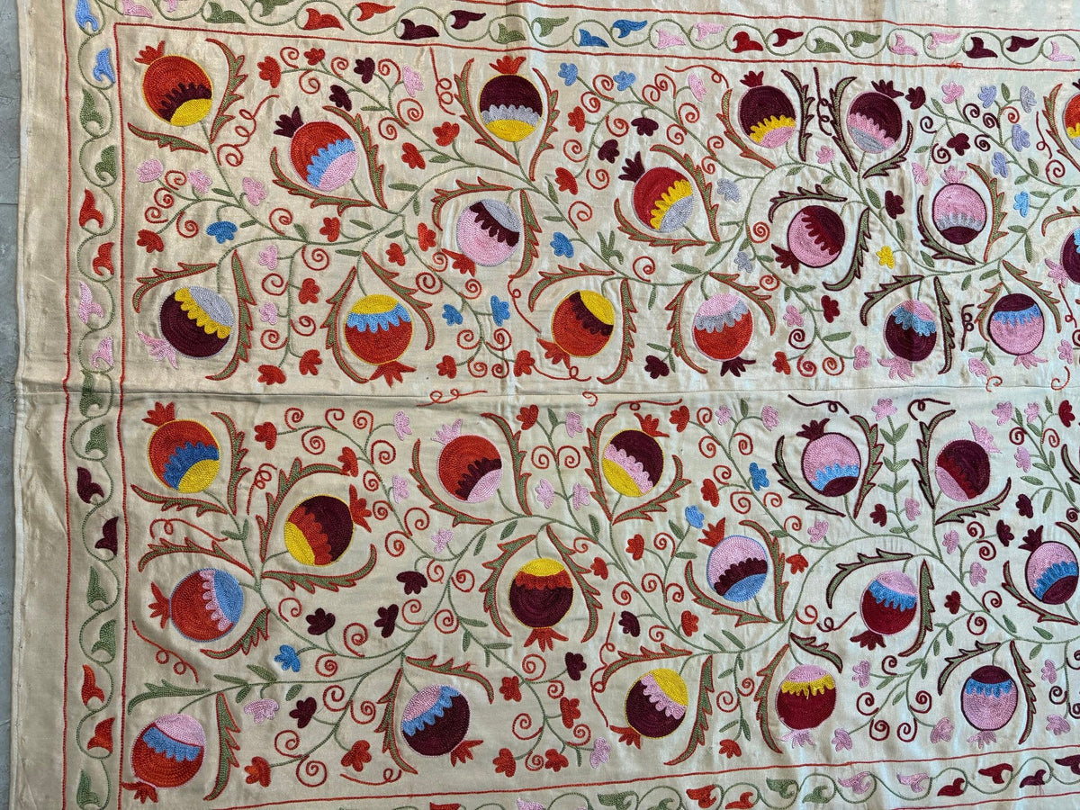 Semerkant Bej Nar Desenli İşlemeli Suzani Duvar Örtüsü 194 x 190 cm